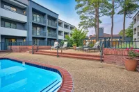 Country Inn & Suites by Radisson, Hampton Coliseum - 수영장