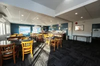 Days Inn by Wyndham Kamloops BC - Hot Tub