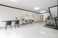 2B Cozy Hostel