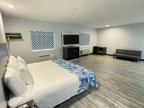 Americas Best Value Inn and Suites Haltom City/Ft. Worth - Motels