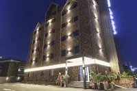 Alma Business Hotel - Motels