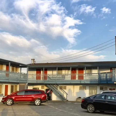 Redwood Inn