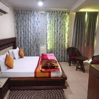 Hotel Home Stay Dwarka ローズウッド病院周辺のホテル