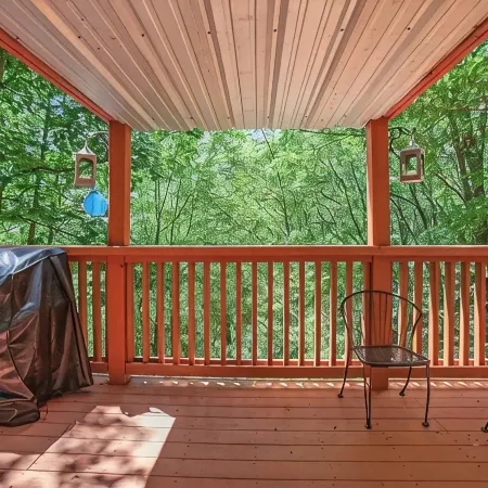 Cameo Tree Top Chalet - HOT TUB and Pet Friendly