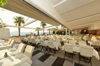 Hotel Delta - Kitchens