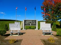 J19 North • King Suite • Stay & Ride•Direct Trail Access•in Town•WiFi•Room for 7 - Hytter