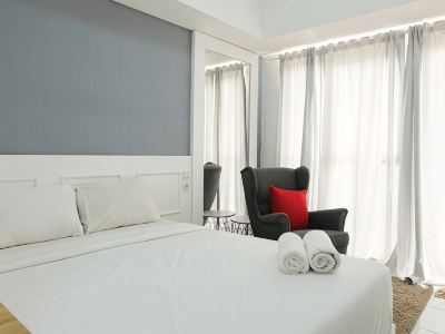 Best Price Studio at Casa de Parco Apartment by Travelio