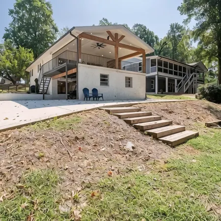 RARE EASY ACCESS PRIVATE FLOATING DOCK 4 BED ROOM HOME!