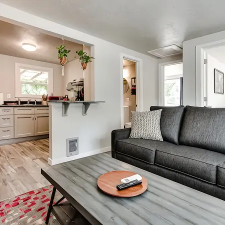 Remodeled 2 bdrm duplex near the U of O