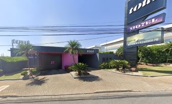 Tout Motel (Adults Only)