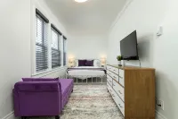 3 miles to B Ball, 5 min walk to Downtown! Stocked Kitchen, AC, WiFi, W/D - Apartments