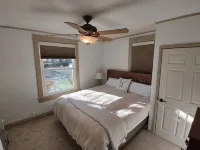 Rancher's Capitol Lodge (Historic) - Steps away from the Capitol and Downtown - บังกะโล