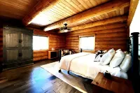 New Build Modern Log Cabin in the Heart of Pine on 2 acres of secluded Forest - 3-Star