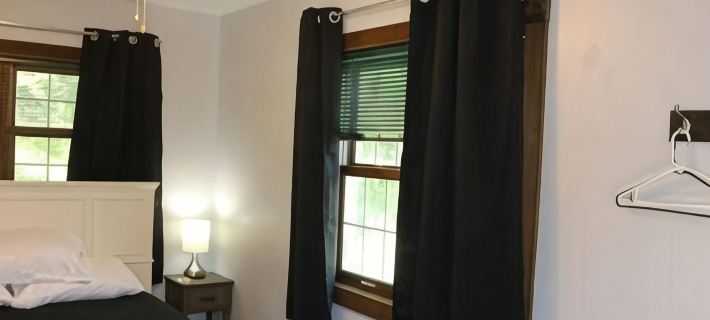 Small House, 2 queen bedrooms, 1 bath, on route 33, Very Nice! Hotels in Athens County