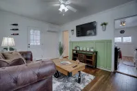 Cozy little cottage W/ private yard in town - 4-Star
