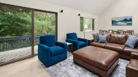 Renovated-Spacious Home Ideally Located in the Middle of Stowe - Jacuzzi