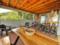 Refugio del Volcan - parking