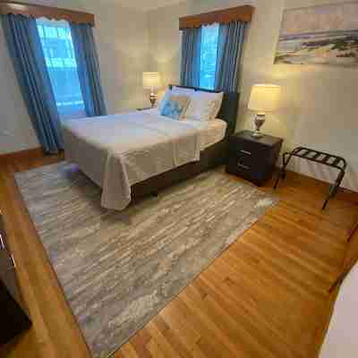 Beach Gem overlooking Stage Fort Park, Tablet Rock & Cressy's Beach!!! Rooms