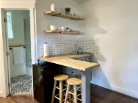 Private guest house-minutes away from Portland, Nike and many more! - 4-Star