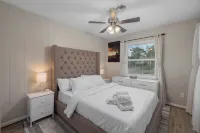 3-Bed Haven - 6 pple Hot tub, King bed, Pool & ping pong table, Grill, Fire pit