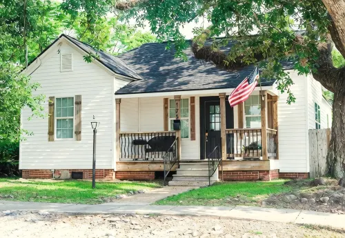 Downtown Cottage Getaway - 4-Star
