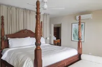 Newly-updated, spacious, private foot path to beachfront, stunning ocean views  호텔