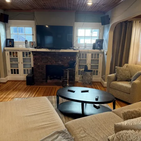Charming 3-Bedroom Lower Unit Home in Buffalo