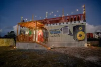 Sunset Villas "Good Morning" Tiny Home Container - Homestays