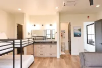 Black Ridge Villa near Sand Hollow & Zions. Sleeps 32. Private pool & hot tub. - Balcony