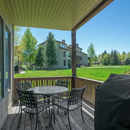 Amazing Mountain Views, Walk to Ski Shuttle! in the Heart of Big Sky Golf