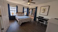 Charming and Quiet Townhome Conveniently located - balcony