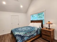 Quiet cabin 30 min from wineries, restaurants, Sugar Creek & Walnut Creek. Hotels in Coshocton County
