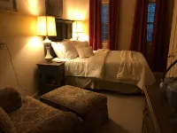 Cozy 1-bedroom 1 bath guest house 5 minutes from Ole Miss Campus Hotel a 