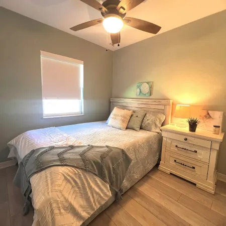 2/1 Pvt Pool home/ walk to Blue Jays stadium/ DT Dunedin. GolfCart rental avail