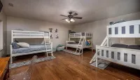 Perfect for Your Family Gathering - Great Views, Free Kayaks, Sups, More! - 4-Star