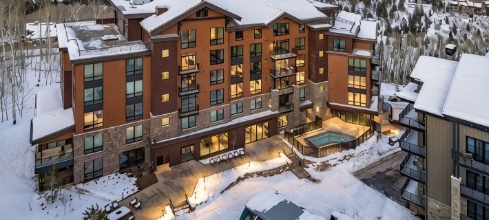 Luxe Deer Valley Ski-in/Out. 50 ft to Lift. Bowling Alley, Hot Tub & Ski Valet Hotels in Summit County