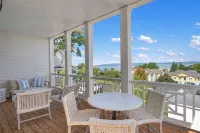 Now Booking for Summer 2026! Stunning Panoramic Lake Views in Downtown Petoskey! - 4 estrellas