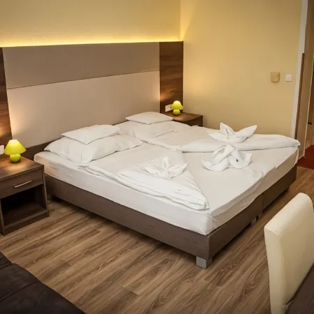 Jade Hotel-Ezüsthíd Hotel