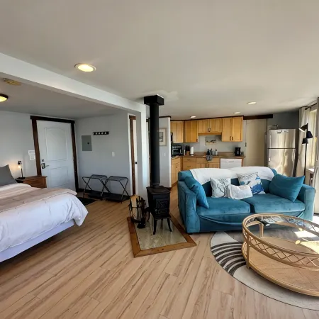 Romantic King Bed Studio ~ STUNNING VIEWS Bodega Bay - Perched over the water!