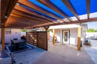 Casa del Sol: Chic Family Home with Heatable Private Pool & Guest House - Homestays