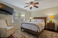 Secluded Lake Oconee 4 Bed/4 BA lakefront home w/ Private dock, 10 Min to Publix - 4つ星