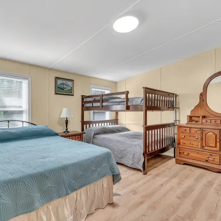 Secluded Home "Behind The Vines SLEEPS 22 on over an acre!