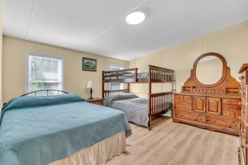 Secluded Home "Behind The Vines SLEEPS 22 on over an acre! - 2つ星