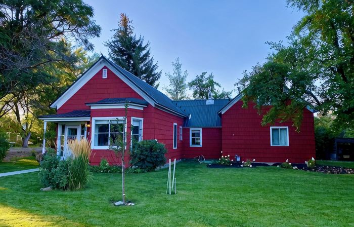 Charming Grandma Chic home in the Wood River Valley steps from the bike path