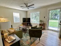 The Velvet Crush Cottage located in the heart of Monroe - Boutique