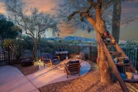 Luxe Guest House with Hot Tub + Pool - Holiday bungalows