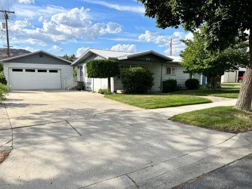 Roomy three bedroom home with Boat/RV parking - 3 tähden