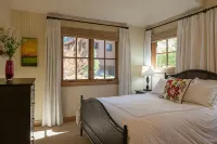 5-Star Craftsman Style Home - Contemporary Decor, Open & Sunny Floor Plan - 4-Star