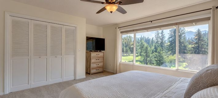Vintage Golf/Ski Condo Near Mt. Hood w/ Beautiful Views Hotels in Clackamas County