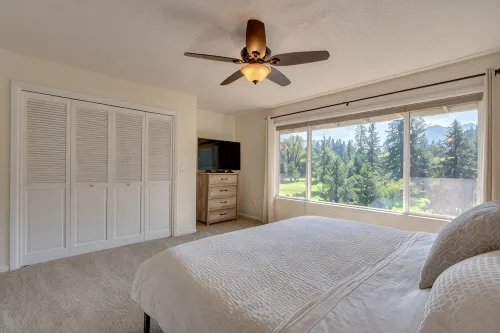Vintage Golf/Ski Condo Near Mt. Hood w/ Beautiful Views - Wifi
